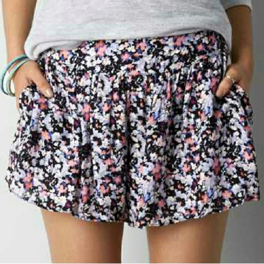 American Eagle Flowy Floral Women's Shorts